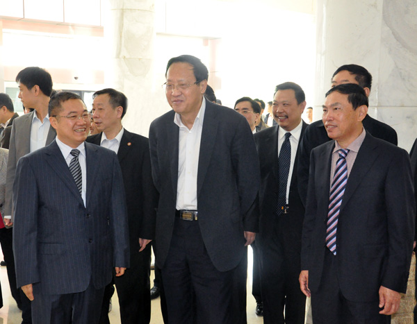 1569823583802762.jpg 9.全國人大常委副委員長張寶文調研正邦大學生就業創業情況.JPG