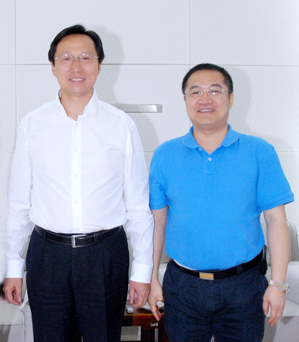 1569823663698285.jpg 12.農業部部長韓長賦與正邦集團總裁林印孫親切合影.jpg