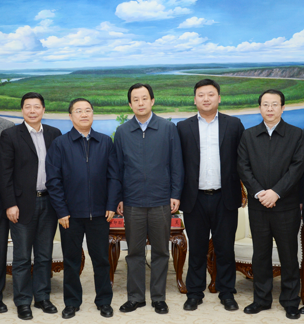 1569823763941437.jpg 17.黑龍江省省長陸昊會見正邦集團總裁林印孫、副總裁聶小洪一行.jpg